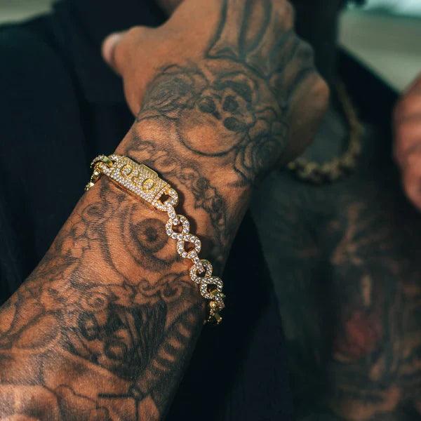 Fashion Tips Using Infinity Bracelets in Men's Gold