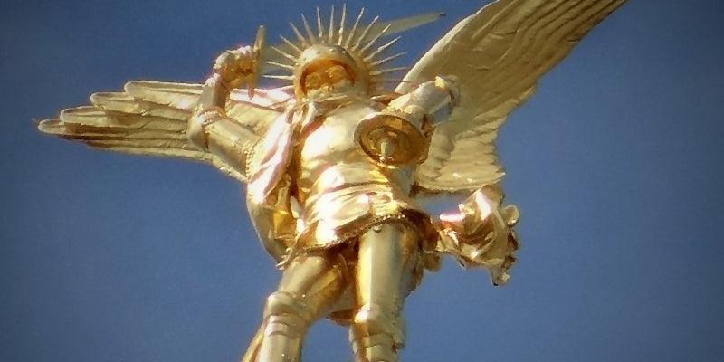 The Saint Michael Pendant: A Powerful Emblem of Courage and Protection - Hommes Oro