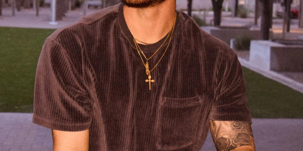 Three Reasons Why Pendants Are a Must-Have in Your Jewelry Collection - Hommes Oro