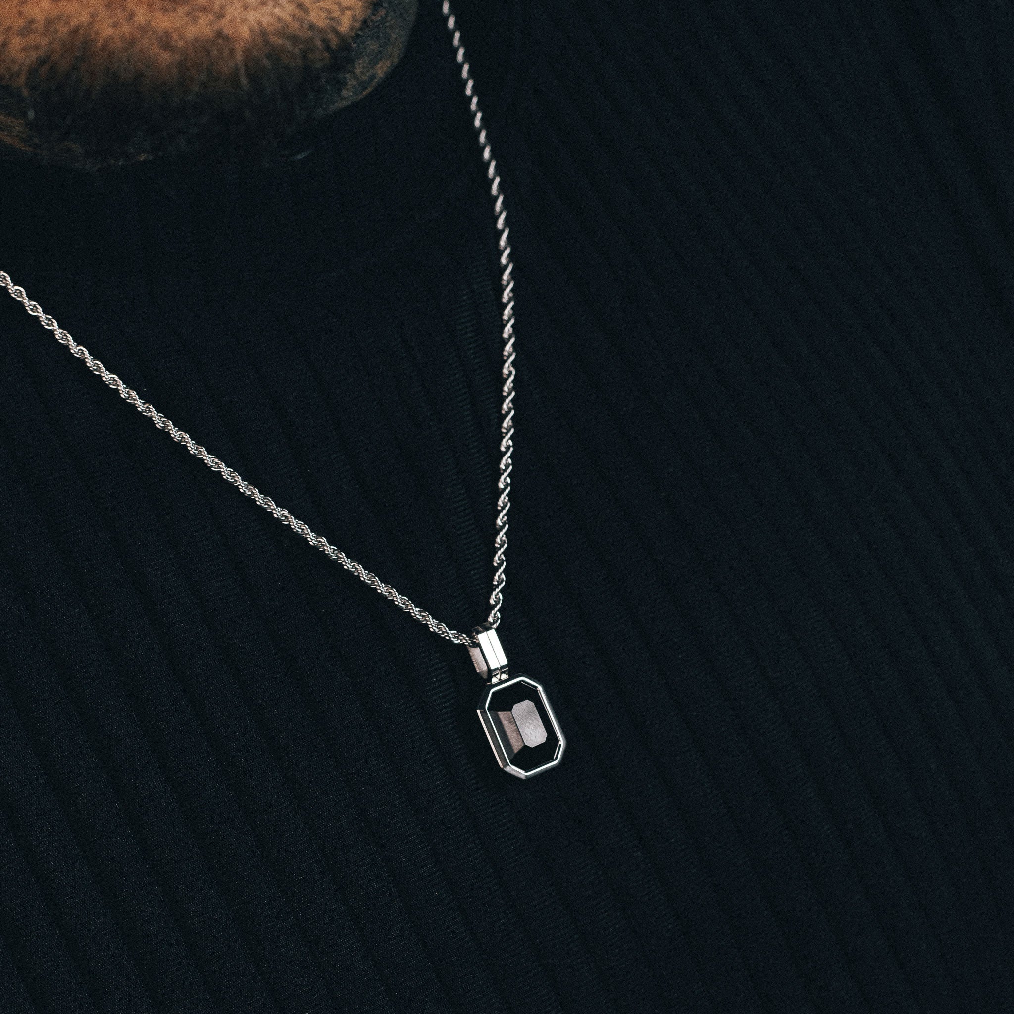 Onyx Vitesse Gemstone Pendant - Silver